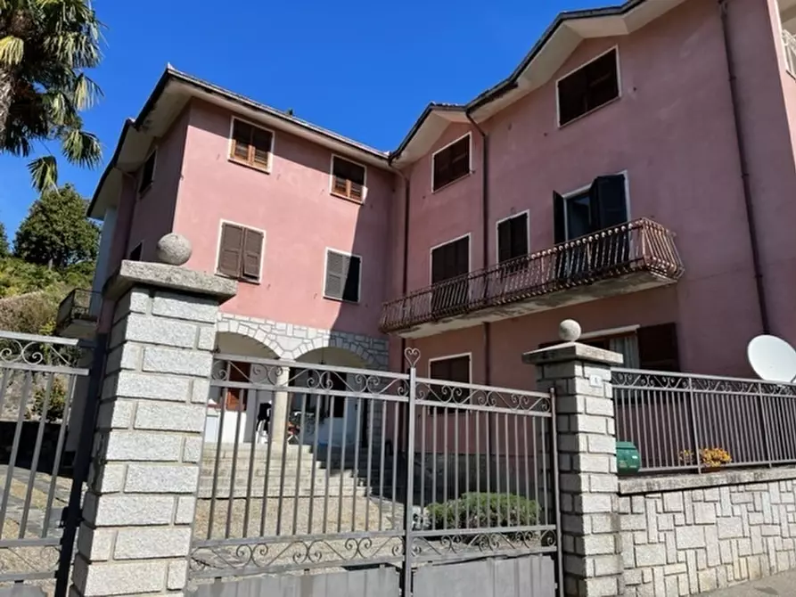 Immagine 1 di Villa in vendita  in Via Fratelli Strigini a Ameno