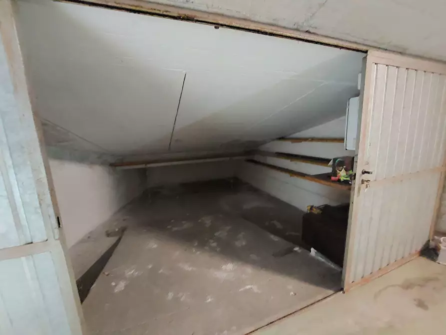 Immagine 5 di Magazzino in vendita  in Via Pietro Agosti 195 a San Remo