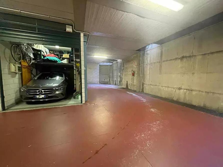 Immagine 1 di Garage in vendita  in Corso Europa a Genova