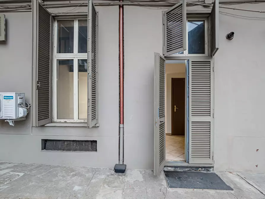 Immagine 23 di Loft/Open space in vendita  in Via Santa Chiara a Torino