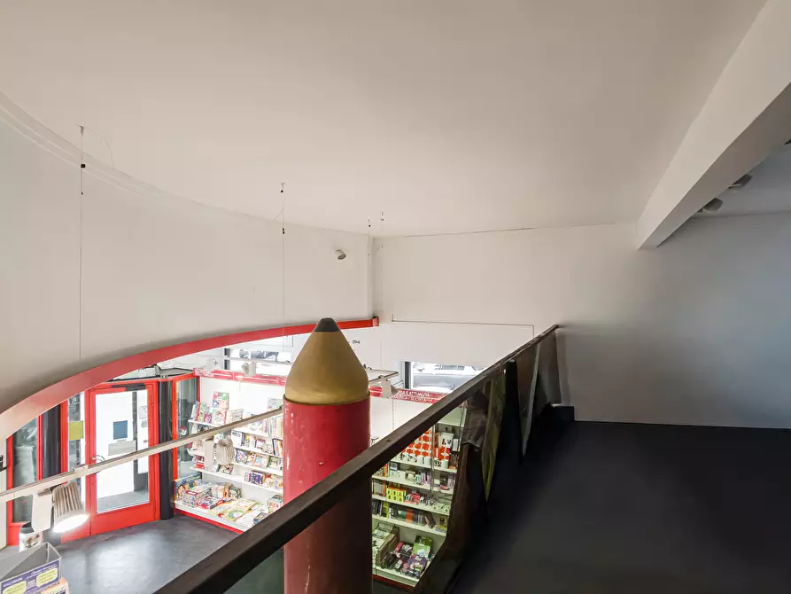 Immagine 12 di Locale commerciale in vendita  in Corso Peschiera a Torino