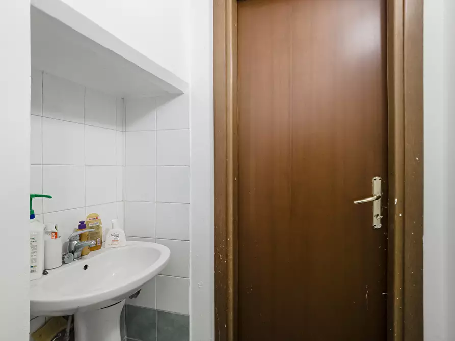 Immagine 12 di Loft/Open space in vendita  in Via Santa Chiara a Torino