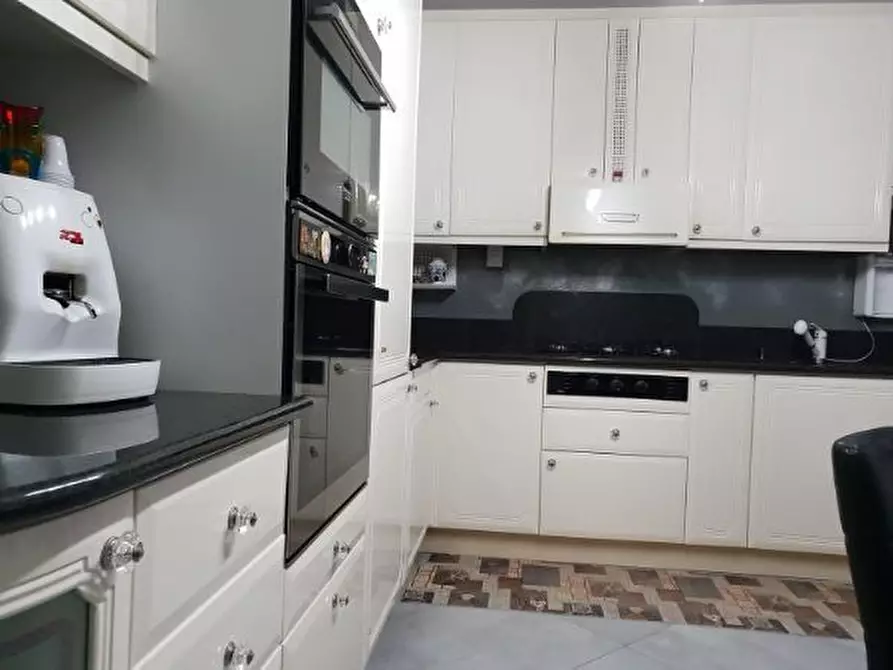 Immagine 17 di Appartamento in vendita  a Livorno