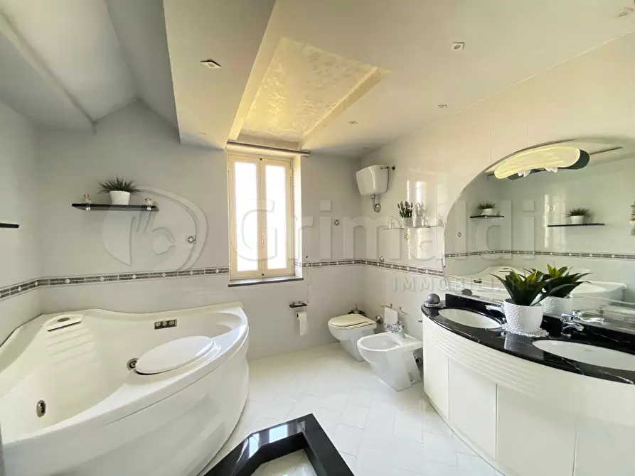 Immagine 7 di Porzione di casa in vendita  a Giugliano In Campania