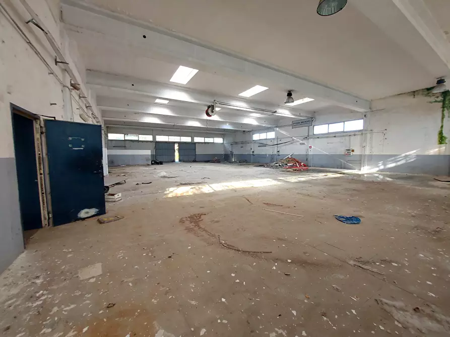 Immagine 14 di Attività artigianale in vendita  in Via Enrico Fermi 25 a Brindisi