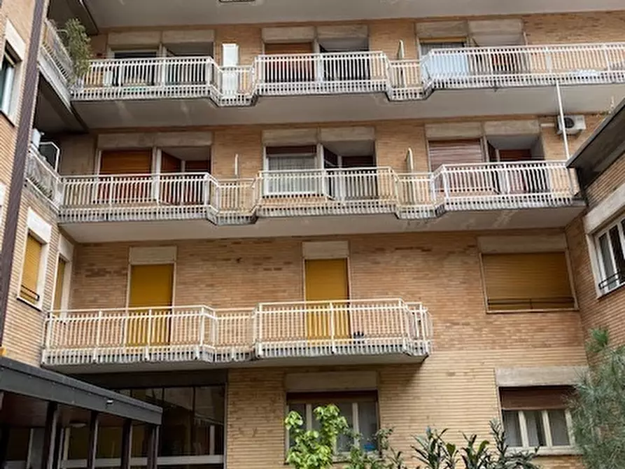 Immagine 5 di Trilocale in vendita  in Viale Innocenzo 19 a Como