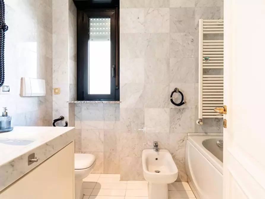 Immagine 58 di Quadrilocale in vendita  in Via Salvatore Matarrese 10 a Bari