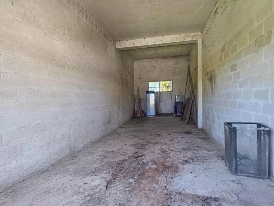 Immagine 14 di Magazzino in vendita  in Via Solano Li Belli 47 a Lequile