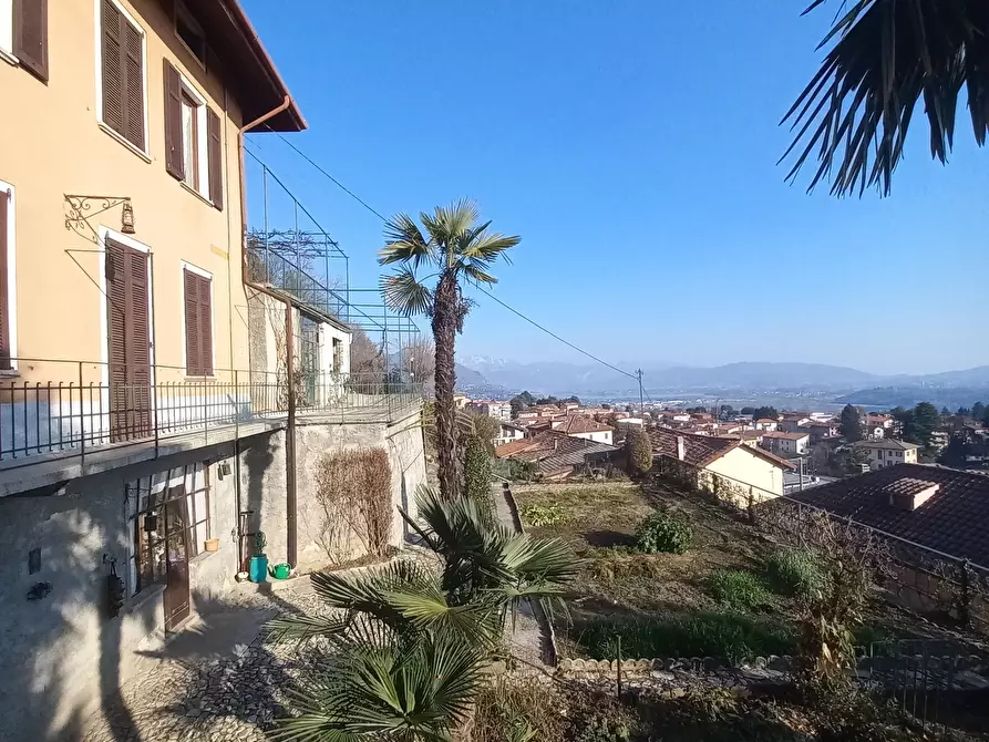 Immagine 1 di Casa indipendente in vendita  in Via Roscio 44 a Albavilla