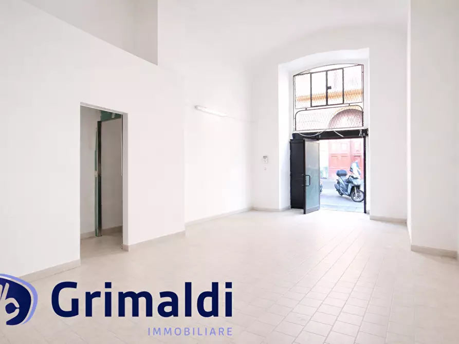 Immagine 9 di Locale commerciale in vendita  in Via Giuseppe Martucci 79 a Napoli