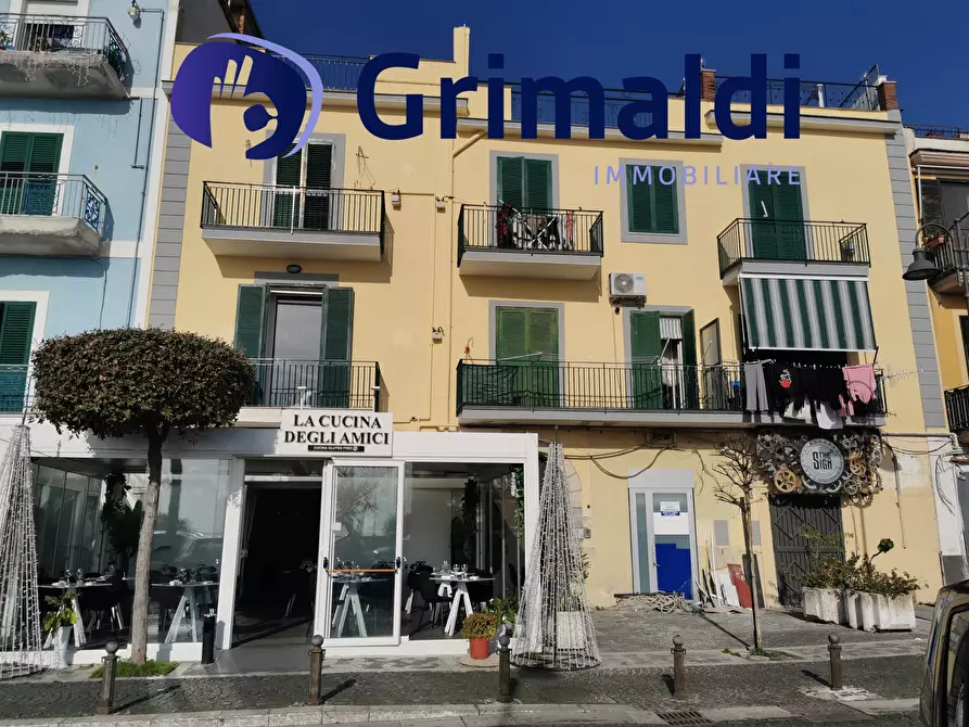 Immagine 28 di Trilocale in vendita  a Pozzuoli