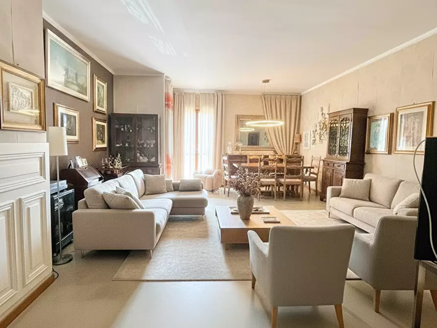 Immagine 1 di Pentalocale in vendita  in Via Capitano Ritucci 35 a Lecce