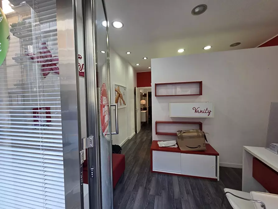 Immagine 15 di Locale commerciale in vendita  in Via Giordano Bruno 75/g a Messina