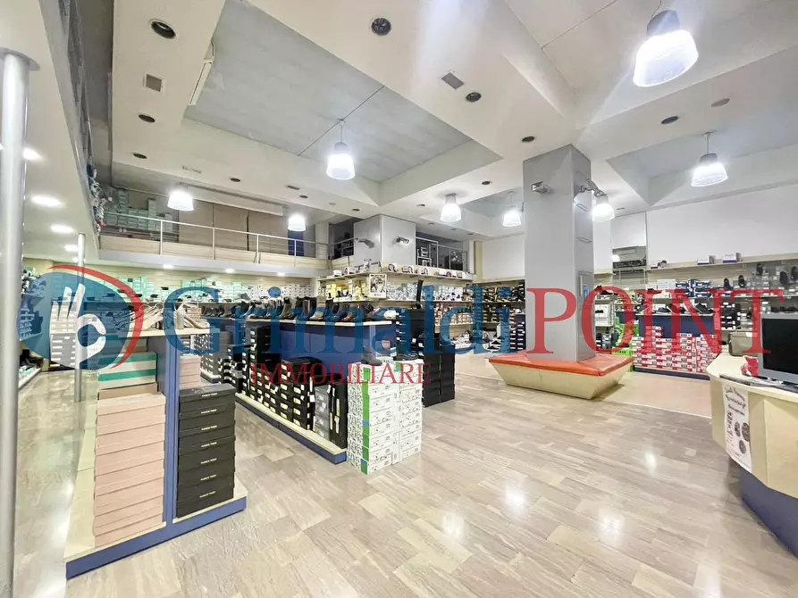 Immagine 20 di Locale commerciale in vendita  in Via Imperatore Adriano 6 a Lecce