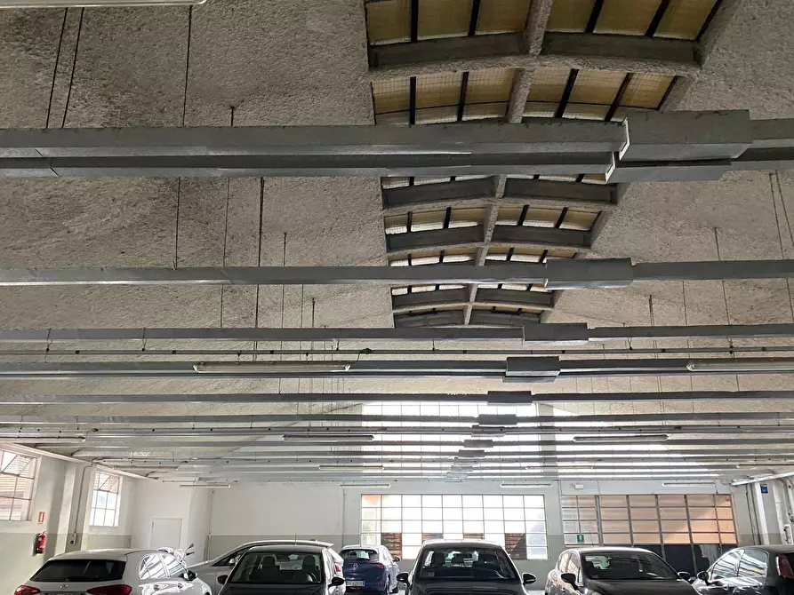 Immagine 4 di Capannone industriale in vendita  a Como