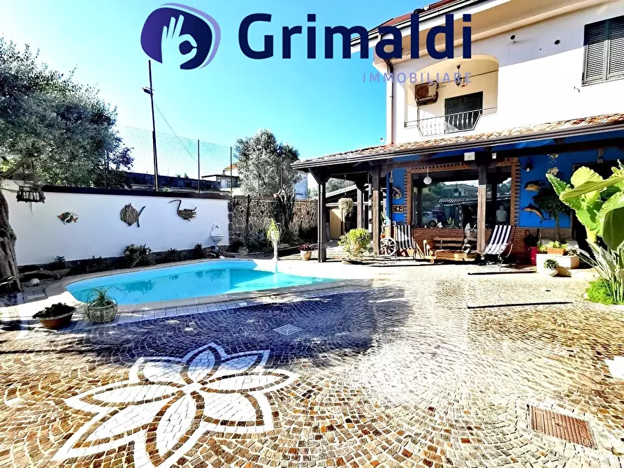 Immagine 2 di Villa in vendita  a Napoli