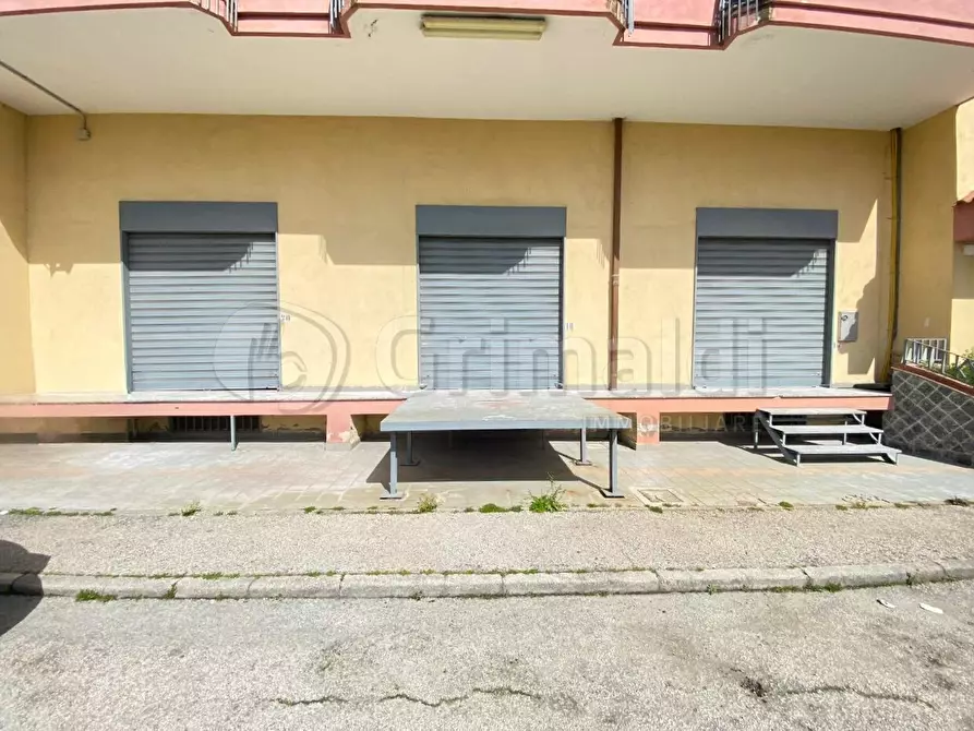 Immagine 7 di Locale commerciale in affitto  a Giugliano In Campania