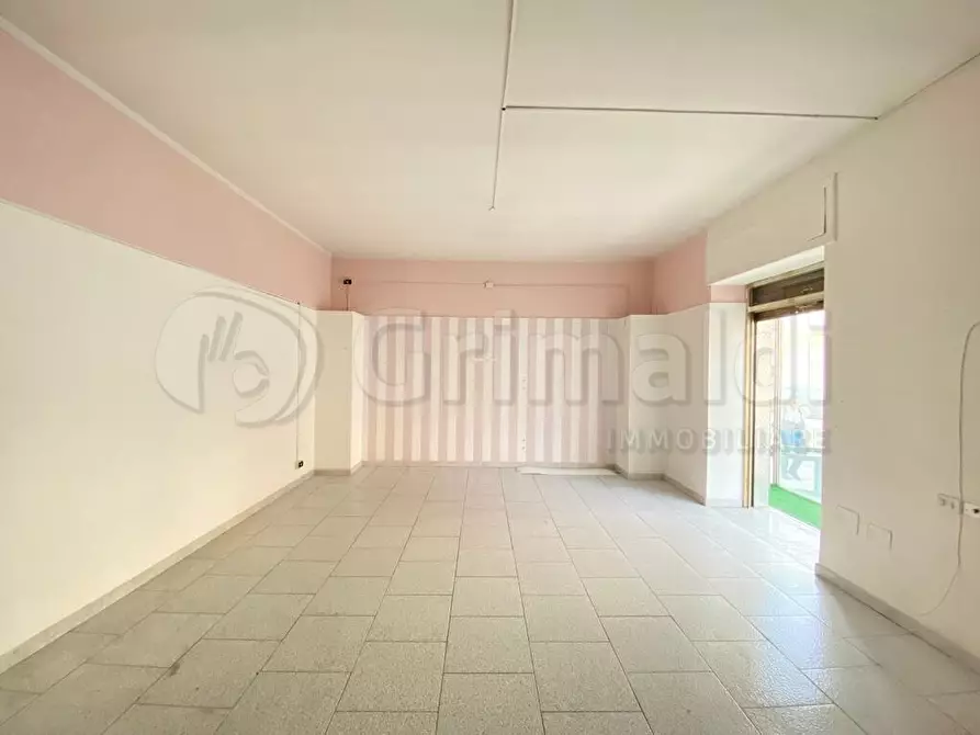 Immagine 4 di Locale commerciale in affitto  a Giugliano In Campania