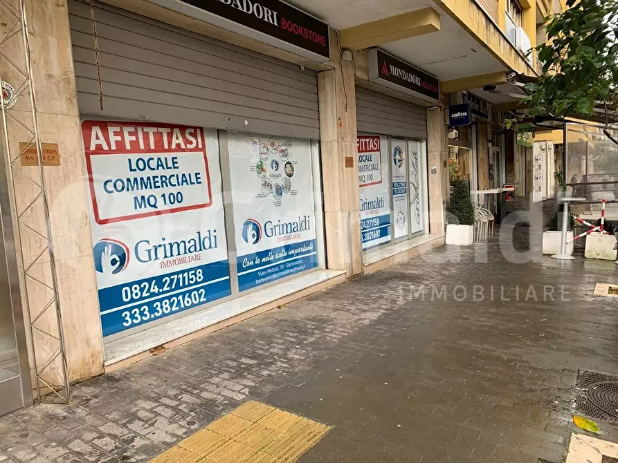 Immagine 3 di Locale commerciale in affitto  in Viale A. Mellusi 160-162 a Benevento