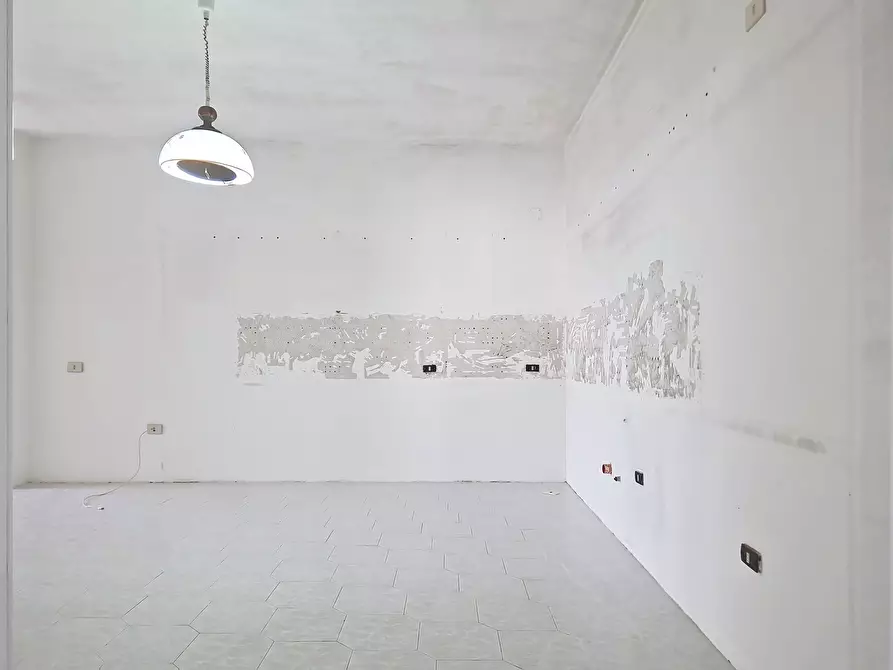 Immagine 8 di Pentalocale in vendita  in Via Fogazzaro Antonio 4 a Erchie