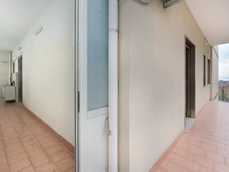 Immagine 31 di Pentalocale in vendita  in Via Nuovalucello 3 a Catania