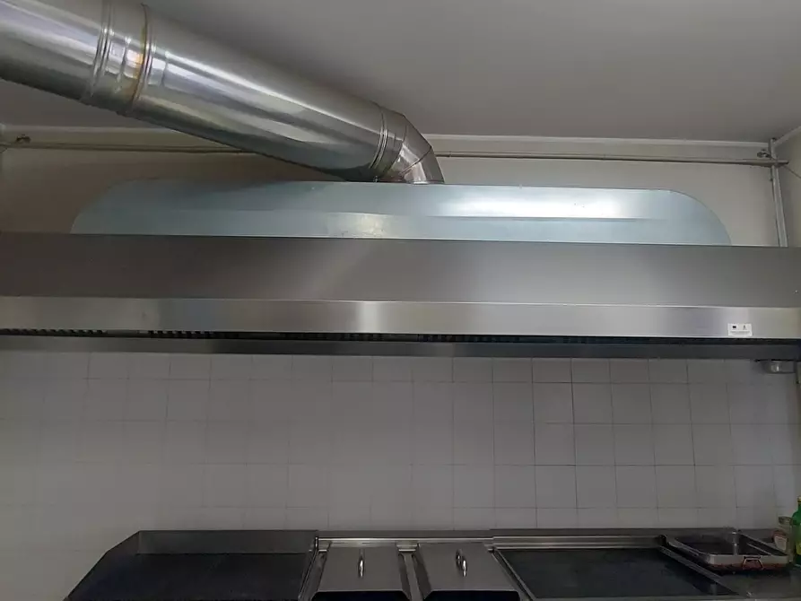 Immagine 40 di Locale commerciale in vendita  in Viale Porta Pia 5 a Brindisi