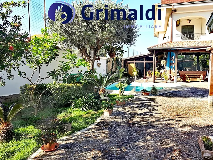 Immagine 7 di Villa in vendita  a Napoli