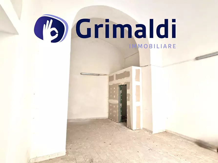 Immagine 9 di Locale commerciale in vendita  in Via Giuseppe Martucci 79 a Napoli