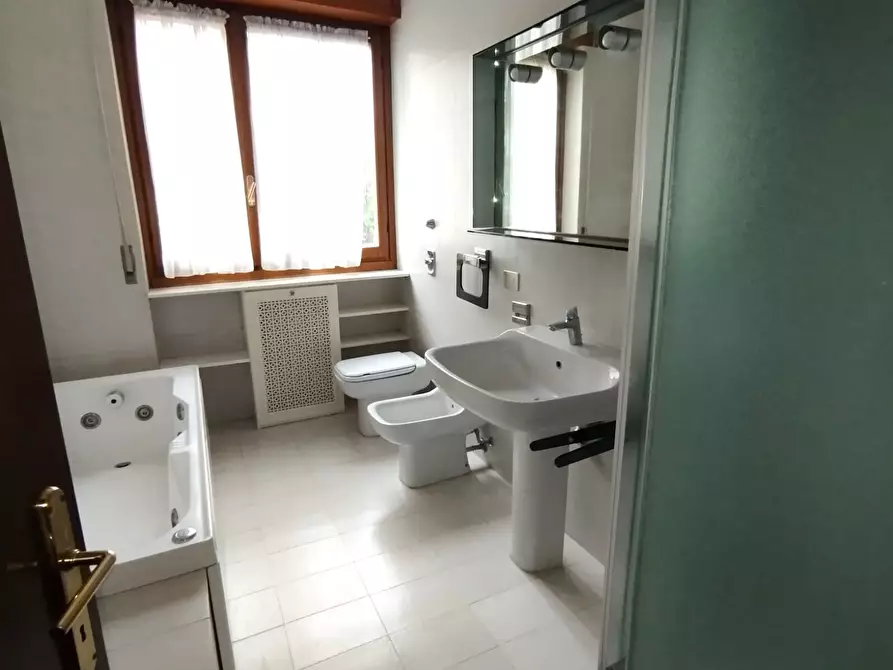 Immagine 27 di Trilocale in affitto  in Via Decembrio 25 a Milano