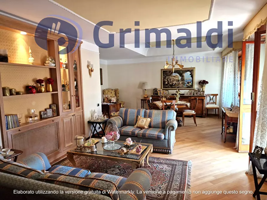 Immagine 4 di Pentalocale in vendita  in Via Pietro Castellino 141 a Napoli