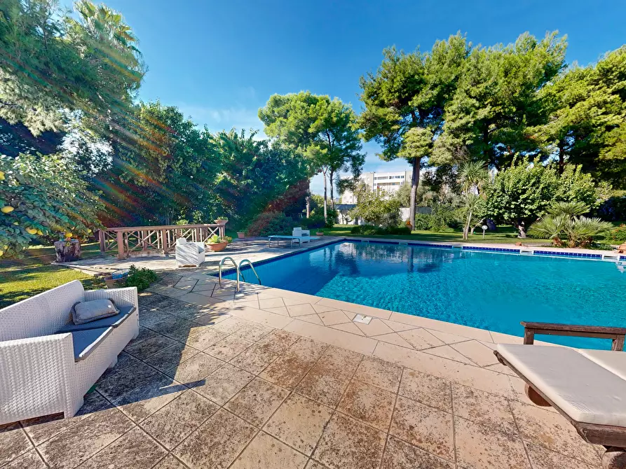 Immagine 32 di Villa in vendita  in Via Venosa 5 a Lecce