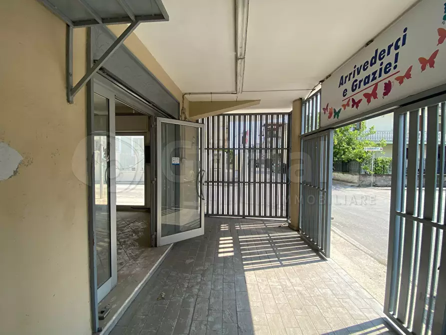Immagine 5 di Locale commerciale in affitto  a Lusciano