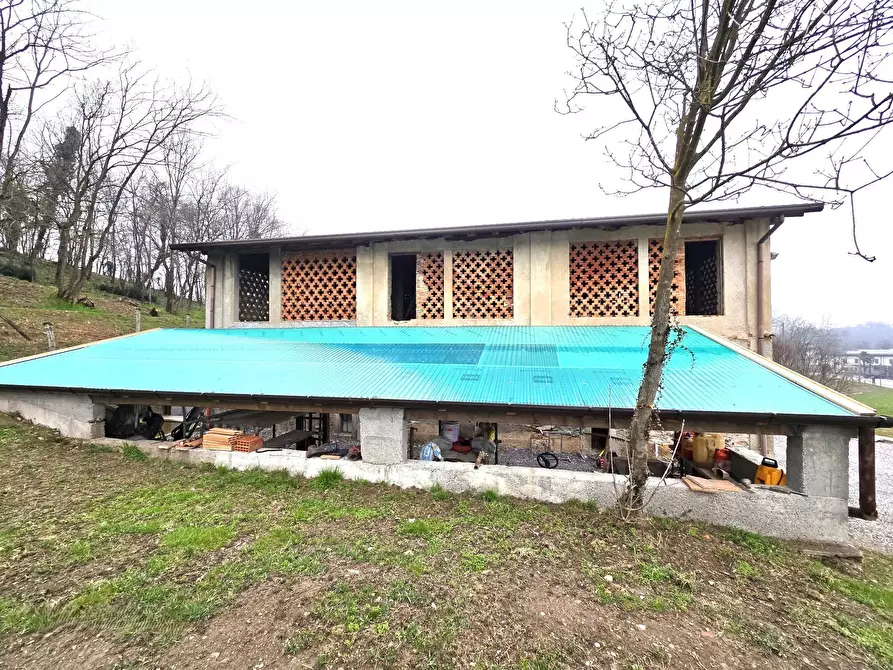 Immagine 4 di Rustico / casale in vendita  in Via C. Battisti 4 a Merone