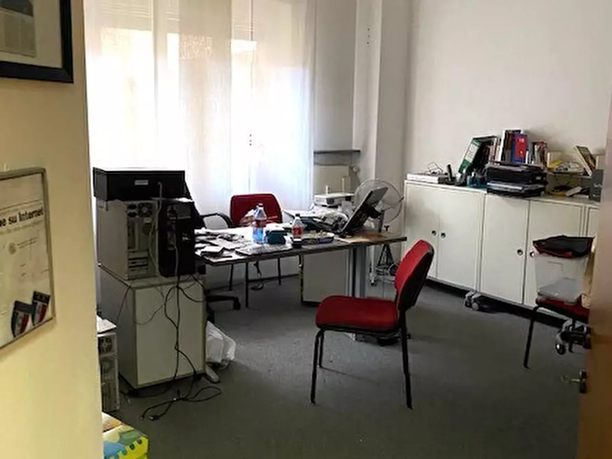 Immagine 16 di Trilocale in vendita  in Viale Innocenzo 19 a Como