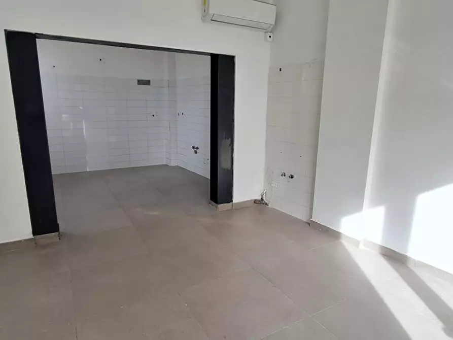 Immagine 5 di Locale commerciale in vendita  in Via Consolare Pompea 1561 a Messina