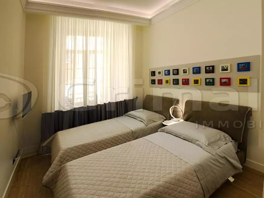 Immagine 15 di Trilocale in vendita  in Piazza Nicola Amore 2 a Napoli