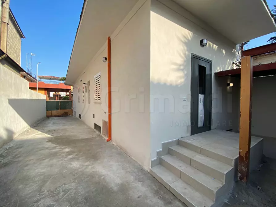 Immagine 10 di Villa in affitto  a Giugliano In Campania