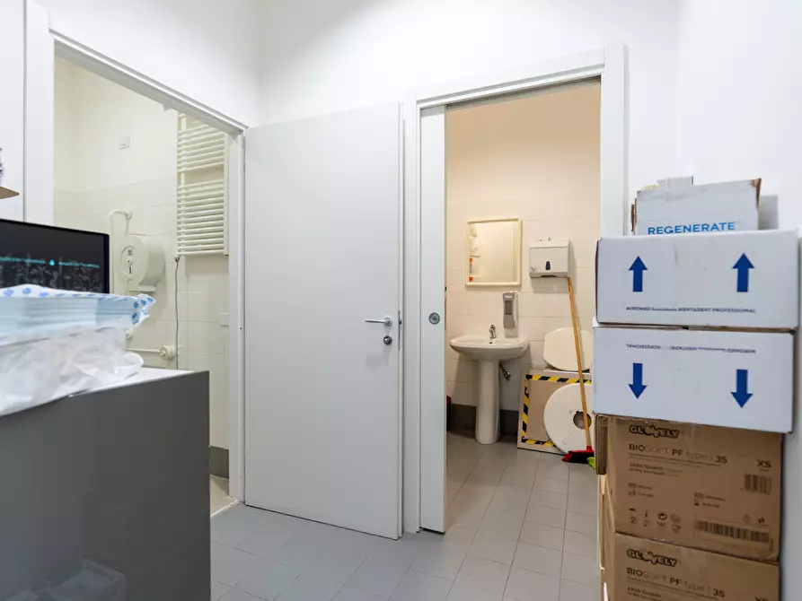 Immagine 16 di Ufficio in vendita  in Viale G. Leopardi 134 a Lecce