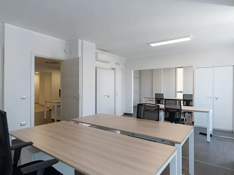 Immagine 12 di Ufficio in vendita  in Via Colonnello Archimede Costadura 2C a Lecce