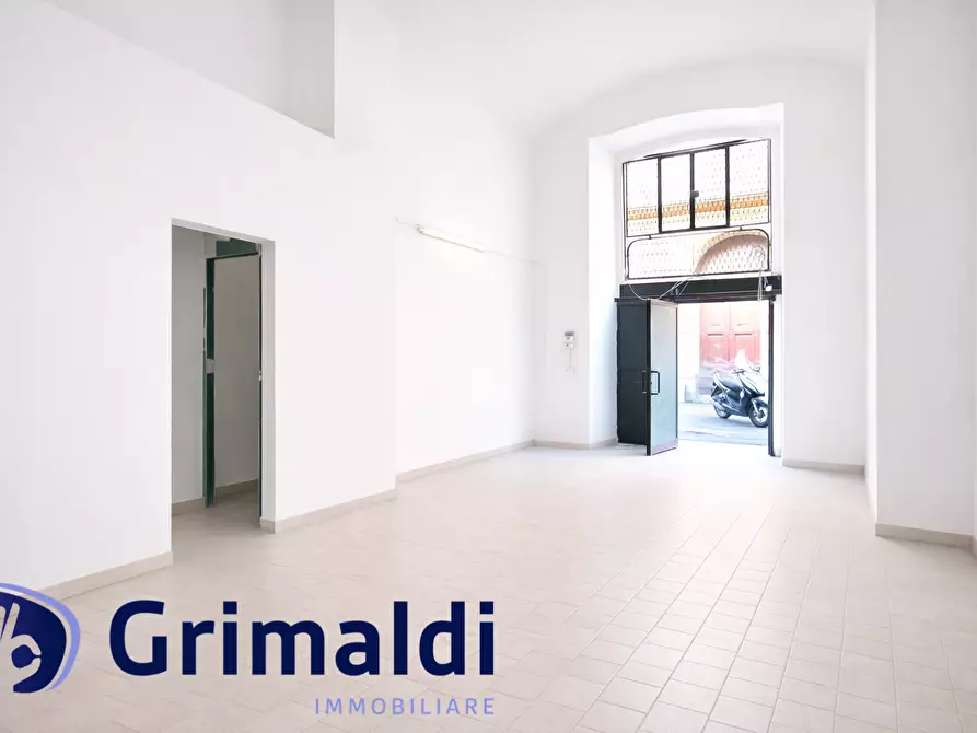 Immagine 10 di Locale commerciale in vendita  in Via Giuseppe Martucci 79 a Napoli