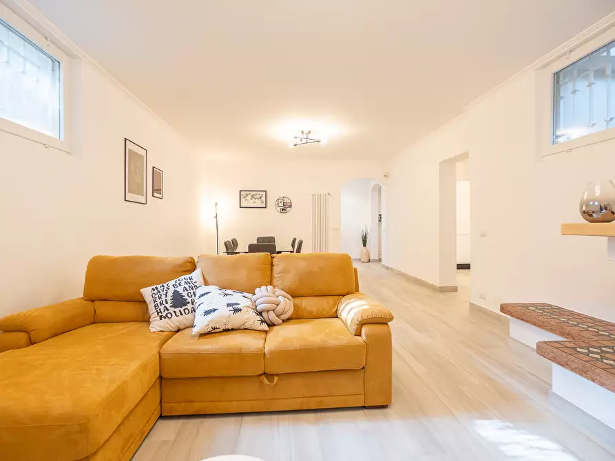 Immagine 28 di Villa in vendita  in Via Moricone a Albano Laziale