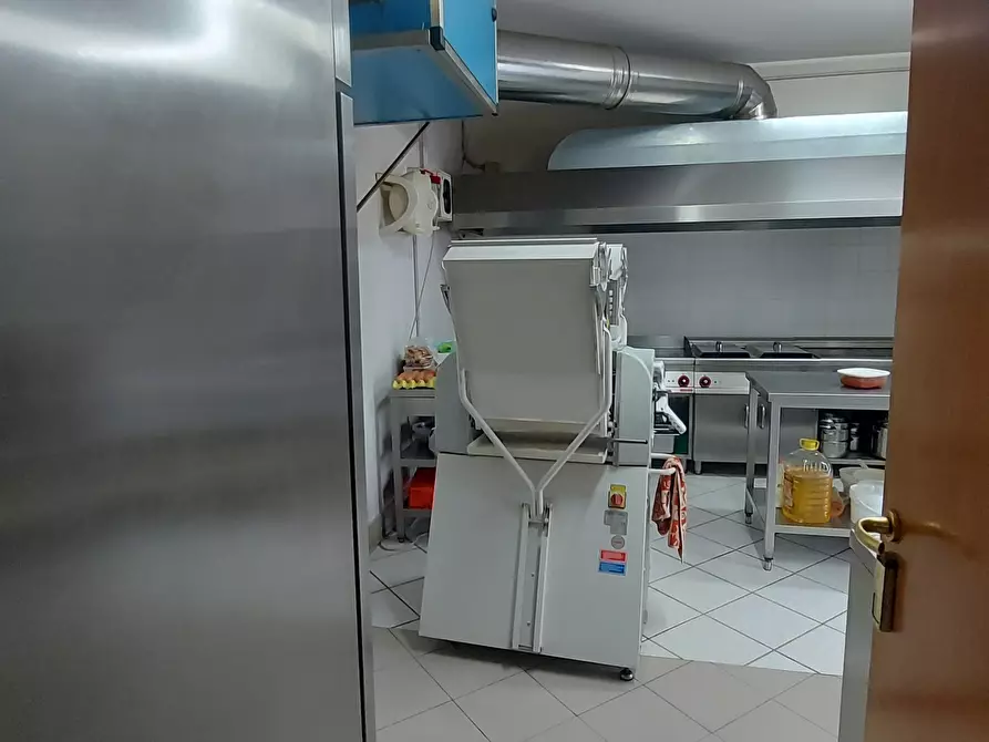 Immagine 29 di Locale commerciale in vendita  in Viale Porta Pia 5 a Brindisi