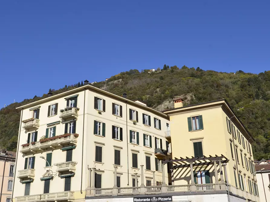 Immagine 4 di Trilocale in affitto  in Piazza De Orchi 1 a Como