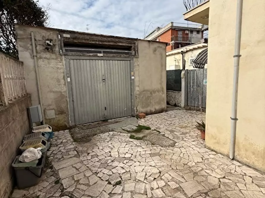 Immagine 1 di Magazzino in vendita  in Viale Guglielmo Marconi 229 a Anzio