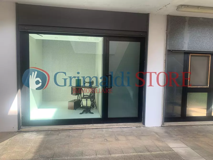 Immagine 9 di Locale commerciale in vendita  in Via Pacinotti 19 a Campi Salentina