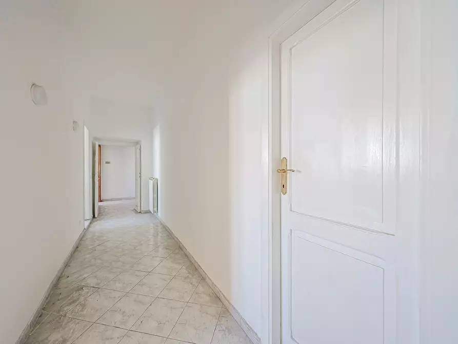 Immagine 16 di Quadrilocale in vendita  in Corso Vittoria Colonna 56 a Marino