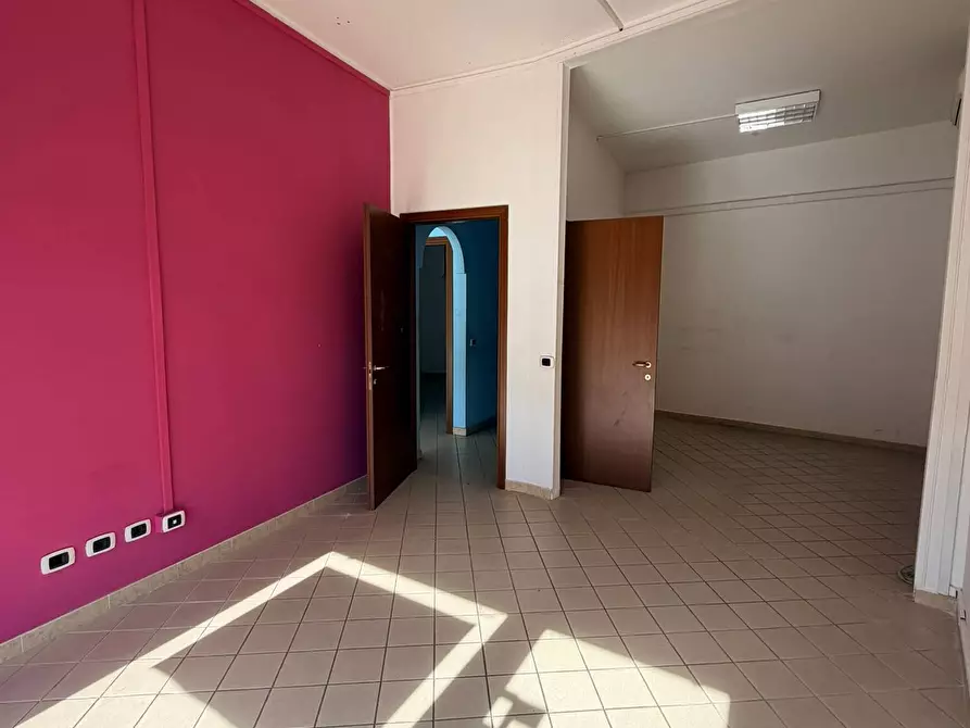 Immagine 24 di Attività commerciale in affitto  in Via Aldo Moro 98 a Aprilia