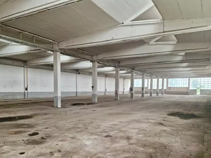 Immagine 8 di Attività artigianale in vendita  in VIA TRIESTE 37 a Erba