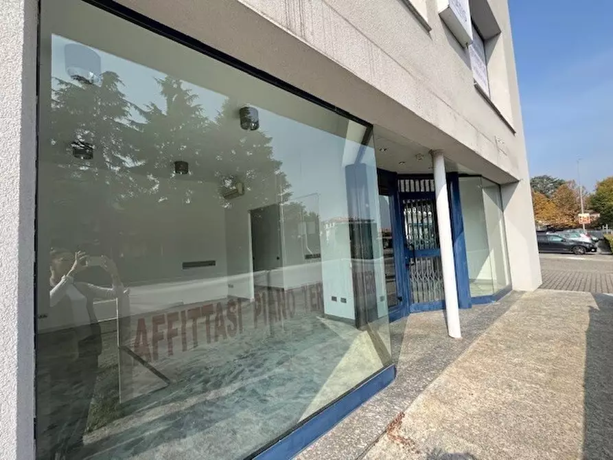 Immagine 22 di Locale commerciale in affitto  in Via Dante Alighieri 26 a Lurago D'erba