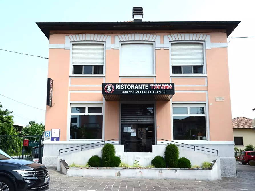 Immagine 2 di Locale commerciale in vendita  a Luisago